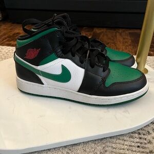 Air Jordan Kids' 1 mid Pine Sneakers in Black, Green, and White